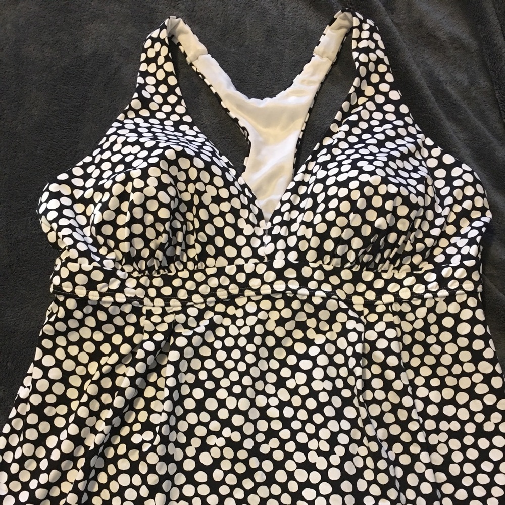 Super cute Lands end swimsuit top.